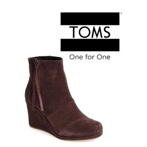 *3 for $20* Tom’s brown suede wedges size 6.5